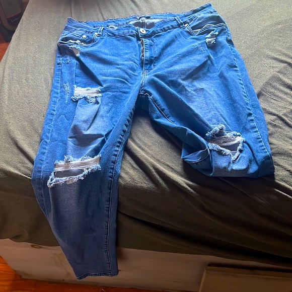 Bloom chick skinny jeans. Medium wash - Picture 1 of 3